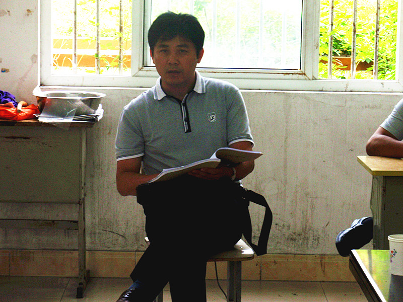 市教研员陆全贵来我校高中政治组指导工作 市教研员陆全贵来我校高中政治组指导工作