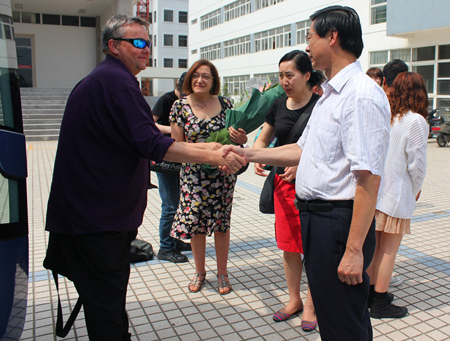 泰州实验中学迎来澳大利亚客人 泰州实验中学迎来澳大利亚客人