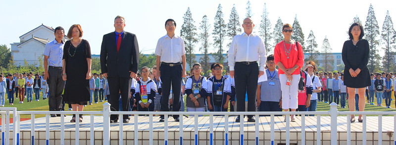 中澳师生参加特别升旗仪式 中澳师生参加特别升旗仪式