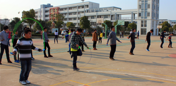 我校举行了初三体育加试模拟考试 我校举行了初三体育加试模拟考试