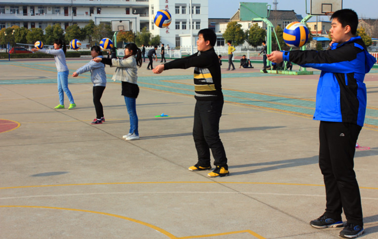 我校举行了初三体育加试模拟考试 我校举行了初三体育加试模拟考试