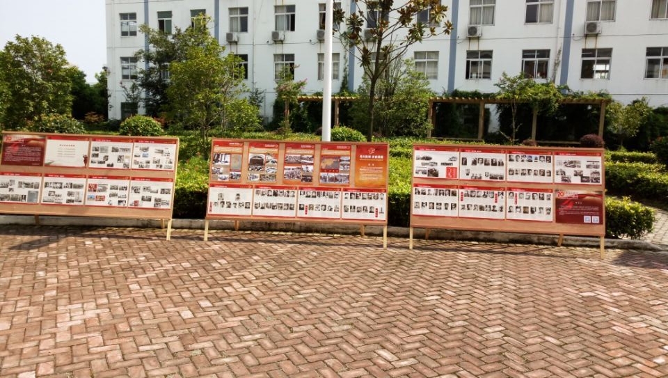 泰州实验中学举办纪念抗日战争暨世界反法西斯战争胜利70周年图片展 泰州实验中学举办纪念抗日战争暨世界反法西斯战争胜利70周年图片展