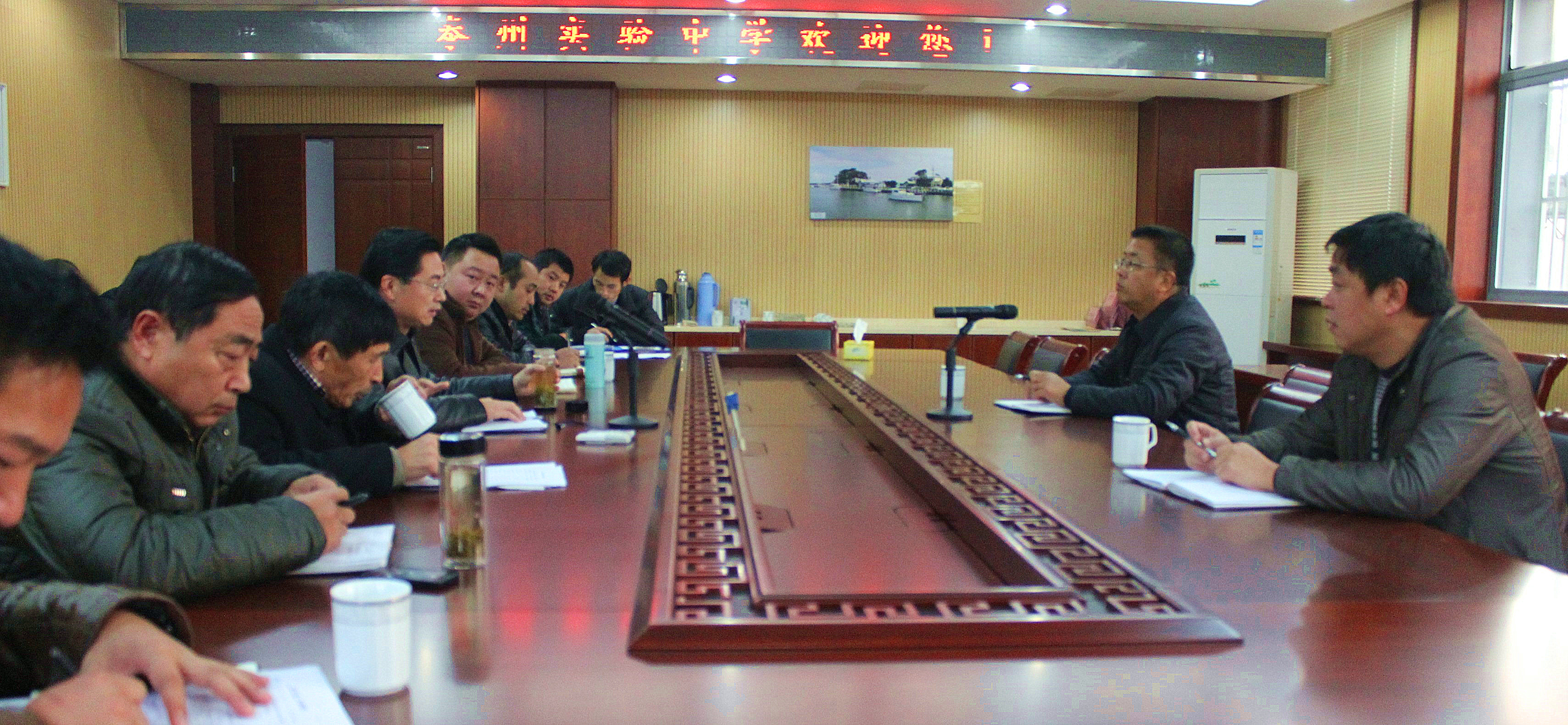 市教育局领导调研我校风雨操场工程 市教育局领导调研我校风雨操场工程