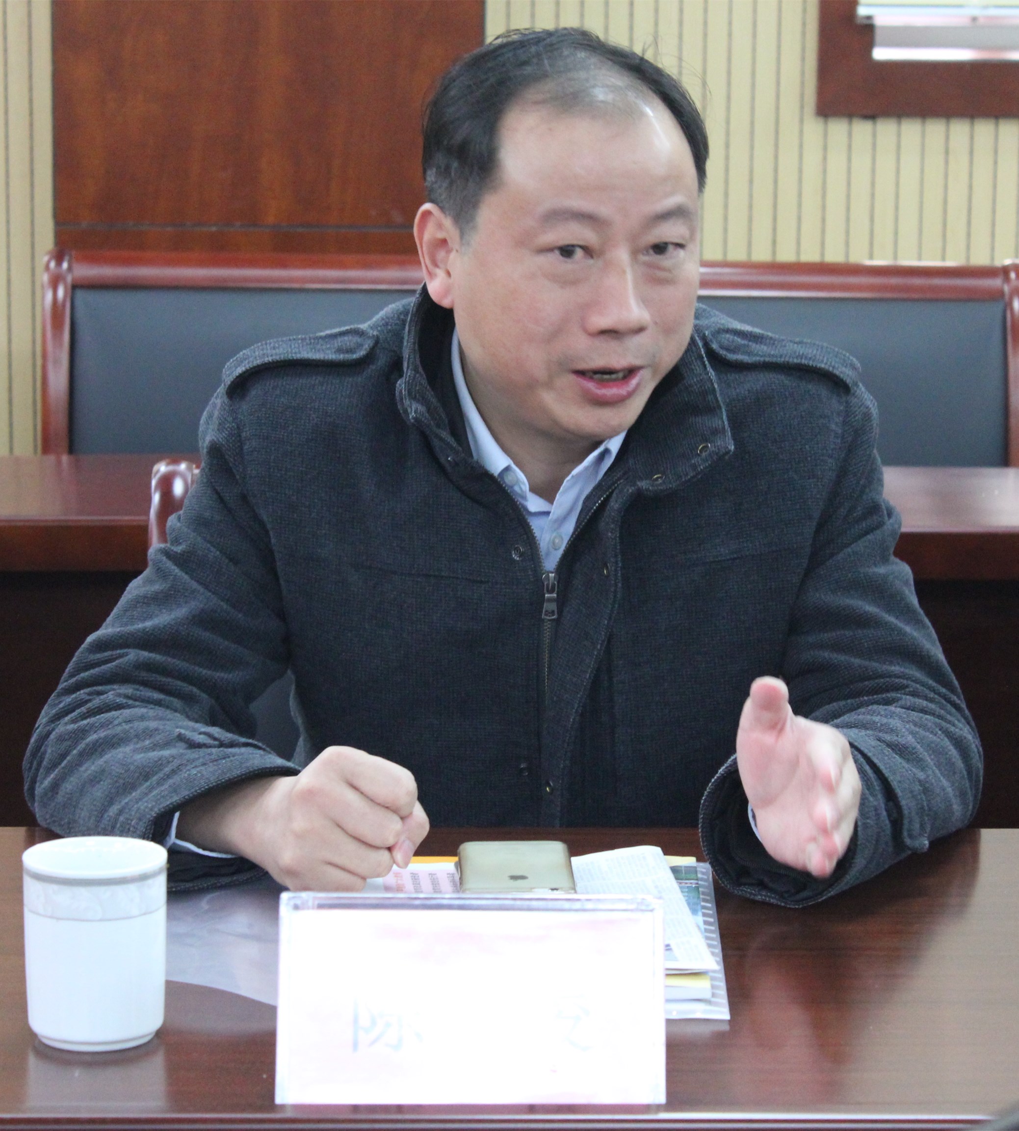 杰出澳籍华人陈俊访问我校 杰出澳籍华人陈俊访问我校