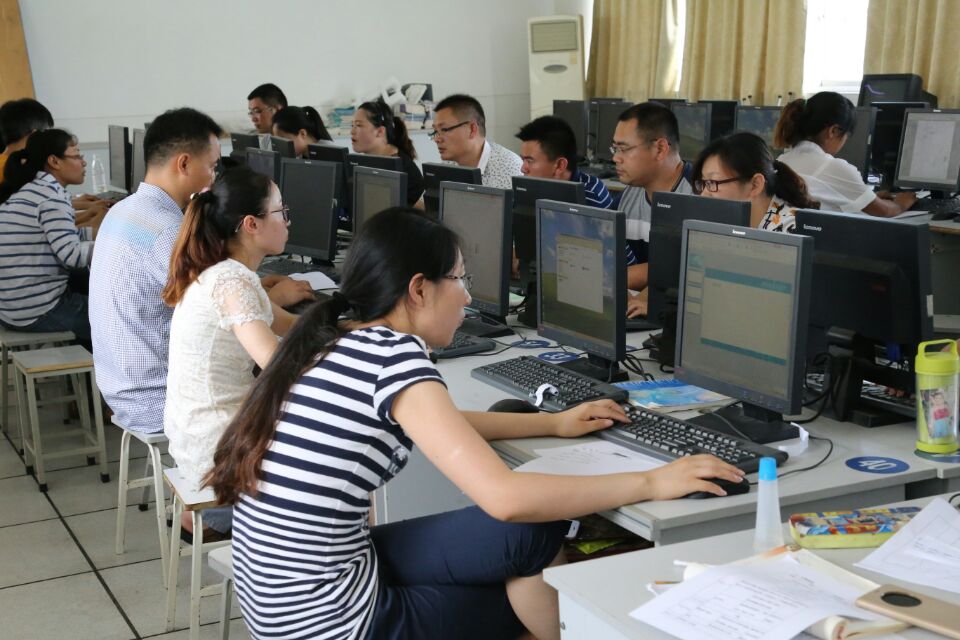 泰州市初、高中综合实践、高中信息(通用)技术青年教师教学基本功比赛在我校举行 泰州市初、高中综合实践、高中信息(通用)技术青年教师教学基本功比赛在我校举行