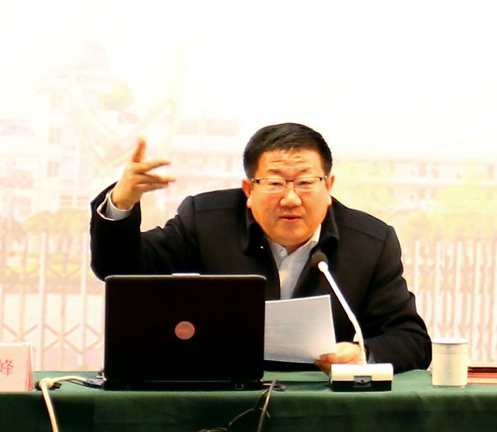 著名作家庞余亮应邀来泰州实验中学讲学 著名作家庞余亮应邀来泰州实验中学讲学