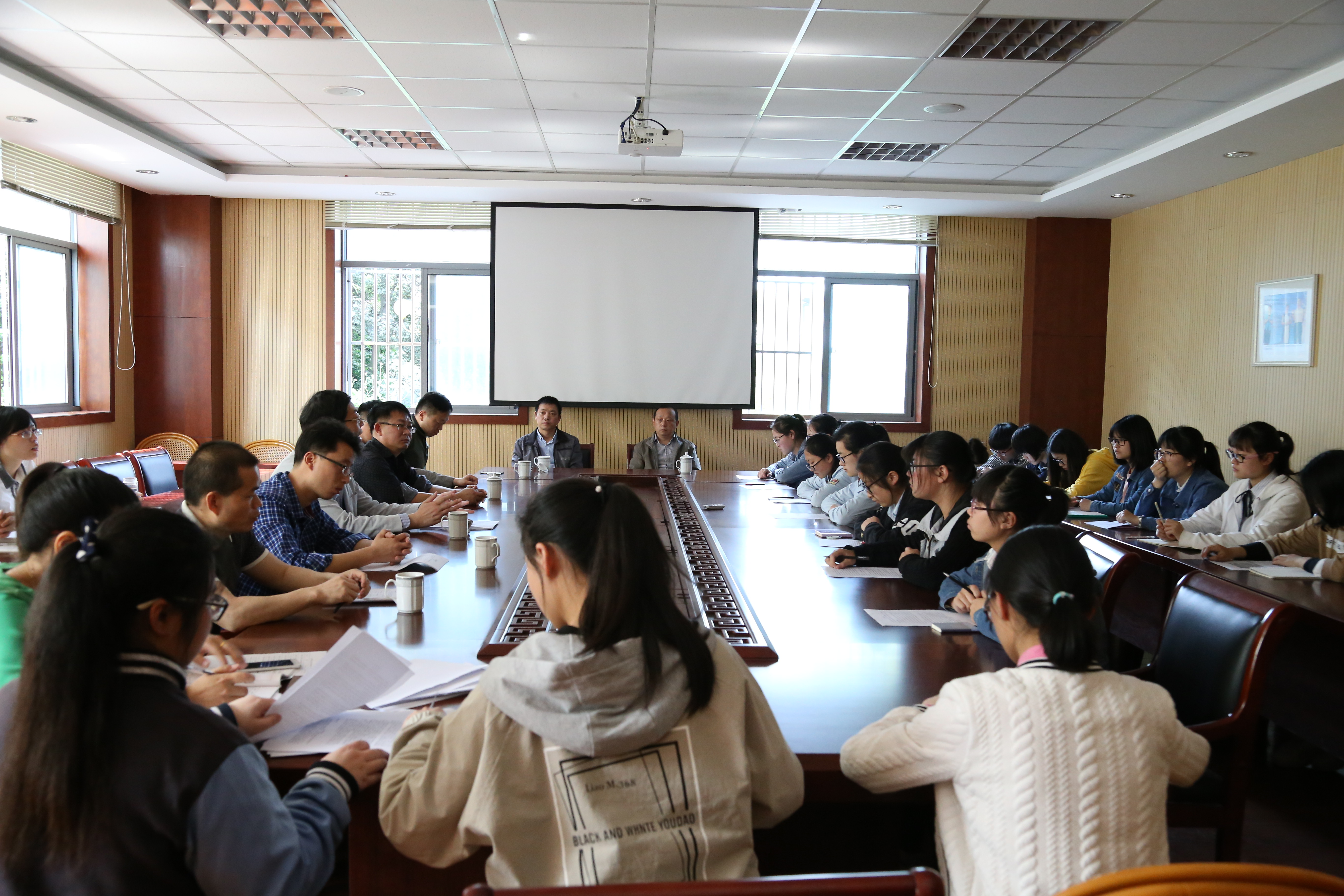 教研室专家“点对点”打造高分作文 教研室专家“点对点”打造高分作文