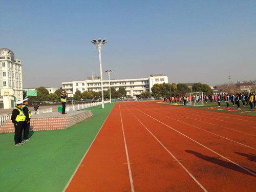 泰州交警支队高新区大队进校园开展交通安全讲座 泰州交警支队高新区大队进校园开展交通安全讲座