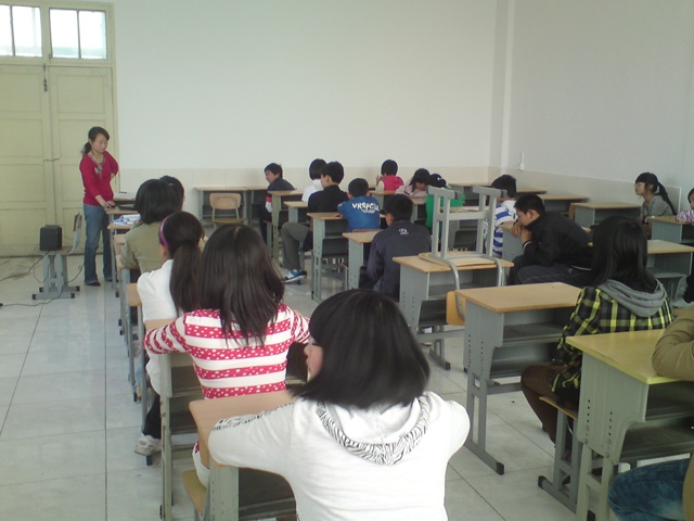 初中语文组开展“天籁轩”社团活动 初中语文组开展“天籁轩”社团活动