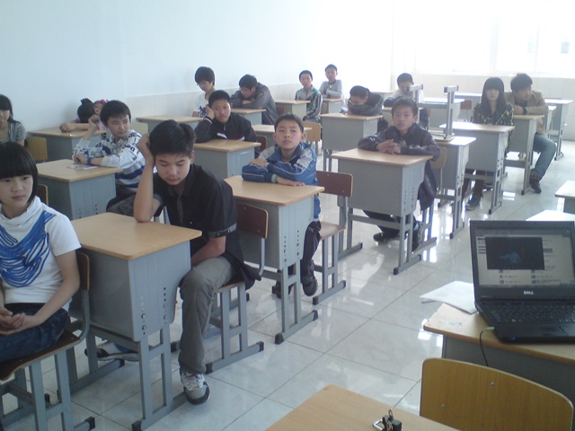 初中语文组开展“天籁轩”社团活动 初中语文组开展“天籁轩”社团活动