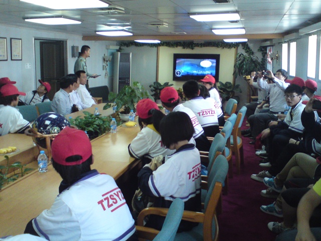 综合实践活动—师生参观“远望二号”测量船 综合实践活动—师生参观“远望二号”测量船