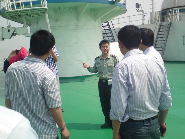 综合实践活动—师生参观“远望二号”测量船 综合实践活动—师生参观“远望二号”测量船