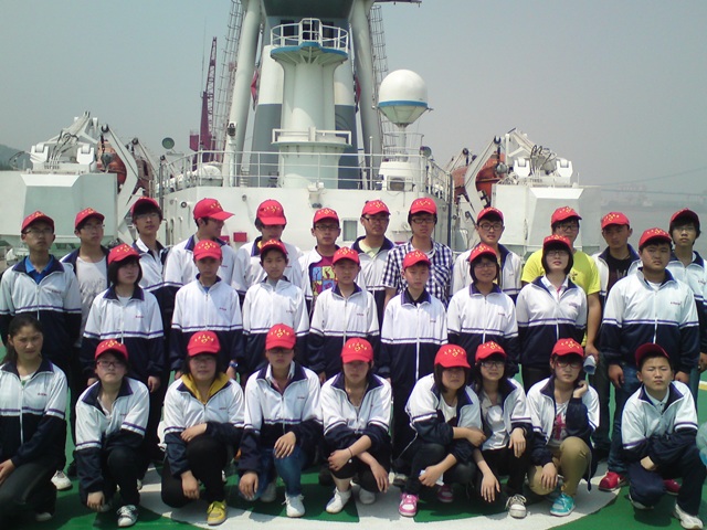 综合实践活动—师生参观“远望二号”测量船 综合实践活动—师生参观“远望二号”测量船