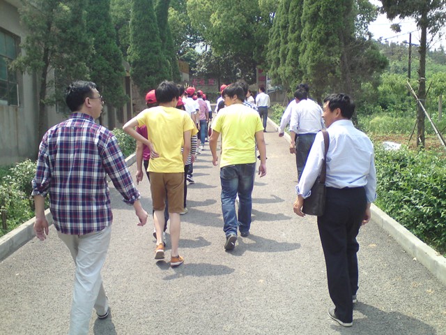 综合实践活动—师生参观“远望二号”测量船 综合实践活动—师生参观“远望二号”测量船