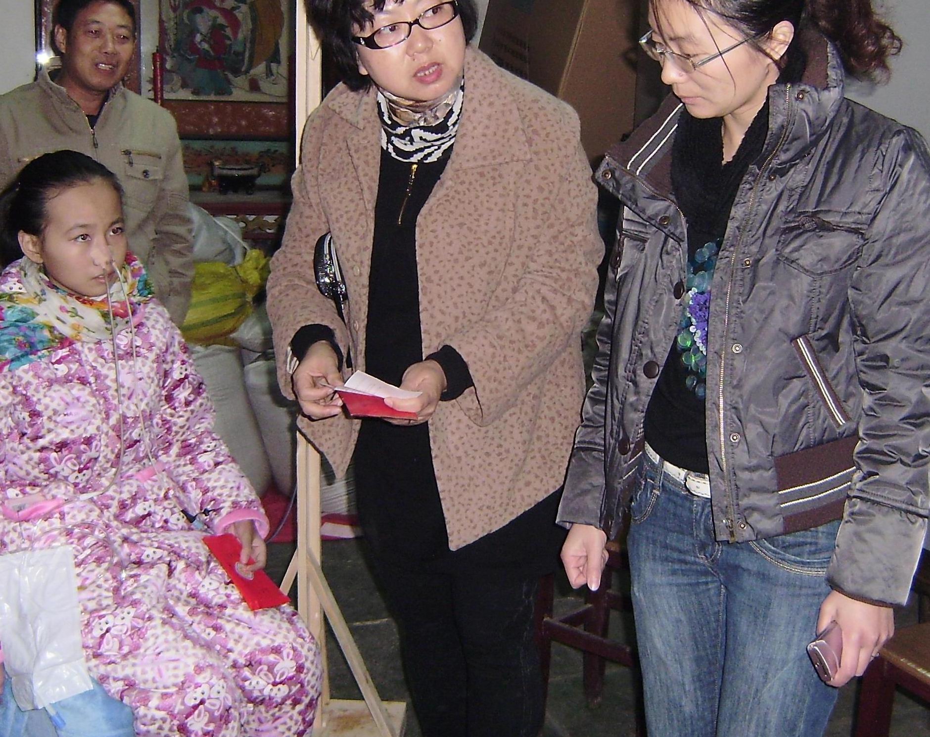 团委组织探望困难学生李燕 团委组织探望困难学生李燕