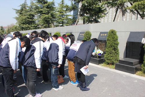 泰州实验中学清明祭扫活动 泰州实验中学清明祭扫活动