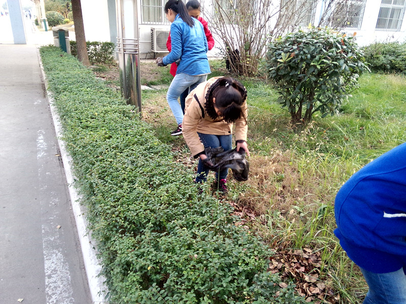 3月12日青年志愿者创绿色校园,树文明新风 3月12日青年志愿者创绿色校园,树文明新风