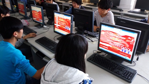 “向国旗敬礼”网上签名活动在我校如火如荼地开展 “向国旗敬礼”网上签名活动在我校如火如荼地开展