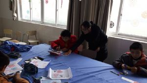 我校团委组织社团开展“平等对待特殊学生”活动 我校团委组织社团开展“平等对待特殊学生”活动