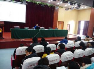 我校团委召开团员及入团积极分子团课培训 我校团委召开团员及入团积极分子团课培训